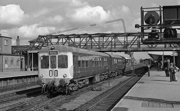 DMU E975006 1976-04-22 Doncaster