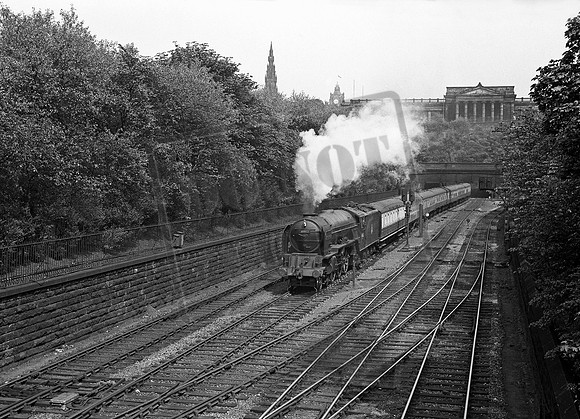 60162 1956-05-26 Edinburgh Princes Street