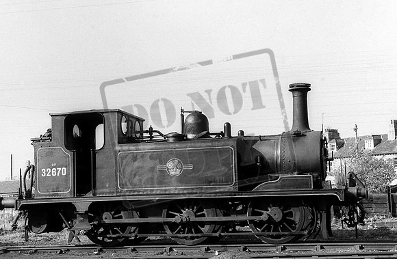 32670 1962-10-07 Newhaven