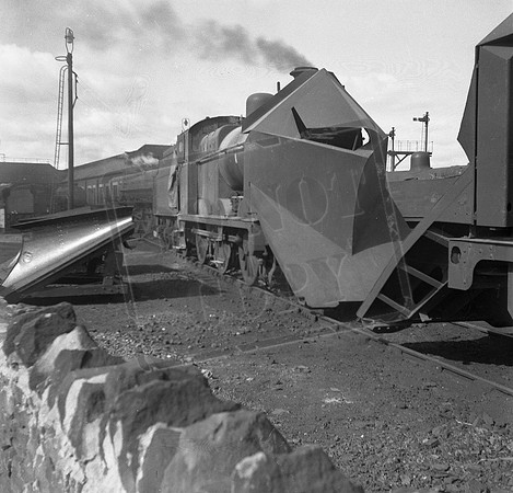 4F 1950s Skipton with snowplough-ROneg-007