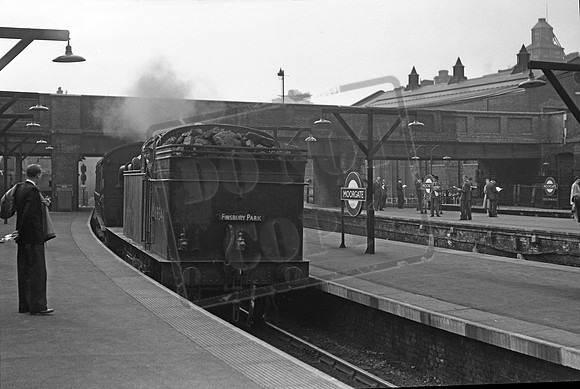 69544 1958-06-13 Moorgate