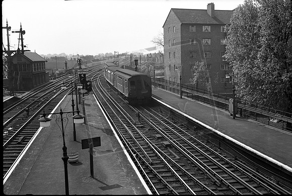 Station 1950s Bromley-by-Bow               -ROneg-1512-371
