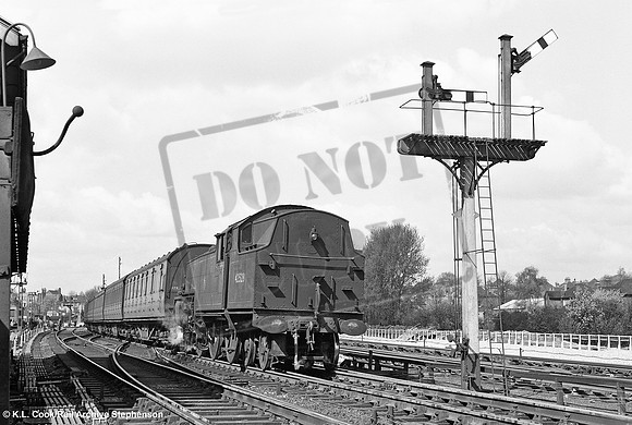42528 1958-04-27 Upminster