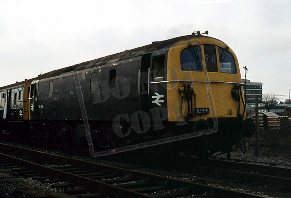74003 1977-12-03 Southampton Eastern Docks, Chapel Crossing