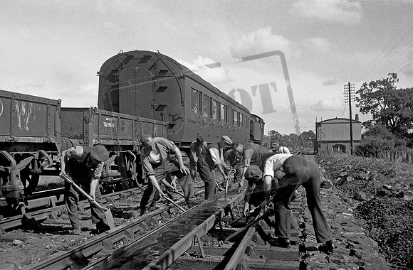 6111 1947 Ruislip Troughs