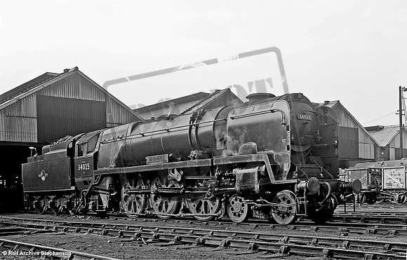 34025 1960s Eastleigh shed