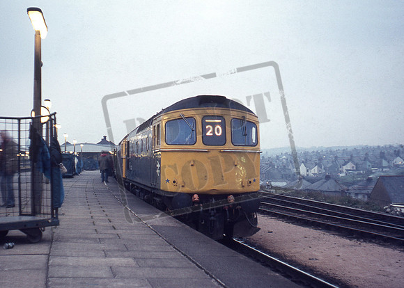 33027 1975 Plymouth