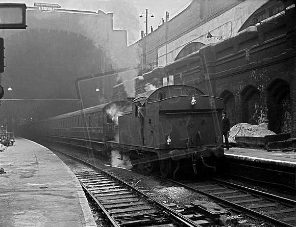69710 1960-04-25 Liverpool Street