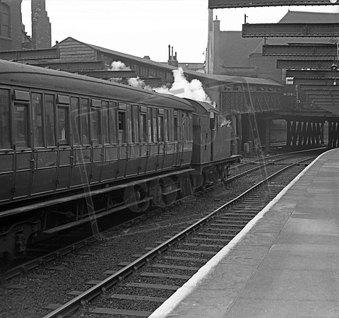 69714 1957-05 Stratford Market station