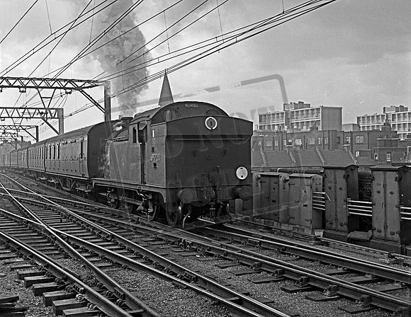 69720 1960-04-14 Bethnal Green