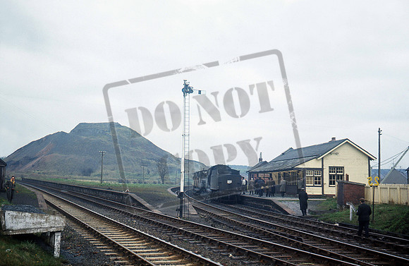 42739 1965-04-16 Annbank station