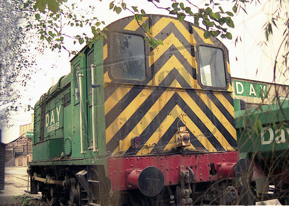 12049 1980s Day Aggregates Brentford