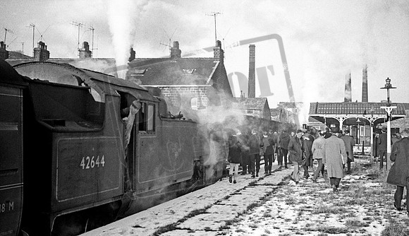 42644 1966-12-03 Bacup