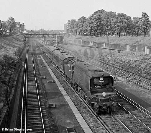 34086 165-05-23 Clapham Junction