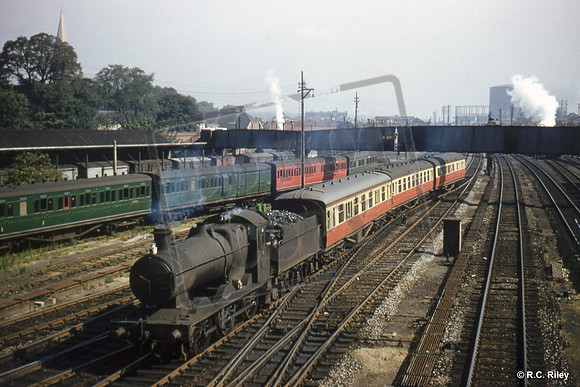 2214 1957-06-26 Southampton Terminus