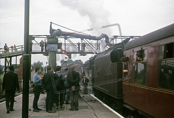 45267 1966-09-03 Aylesbury Town