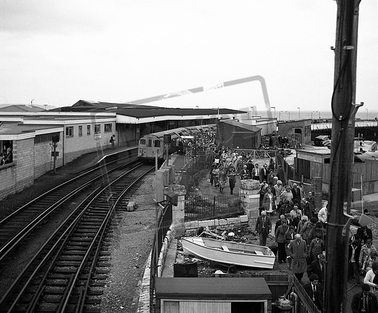 EMU 041 1972c Ryde Esplanade
