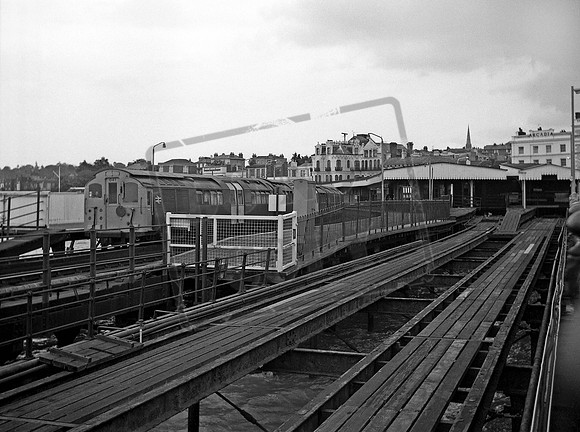 EMU 041 1972c Ryde Esplanade