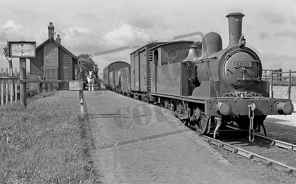 68313 1956-04 Easingwold Station