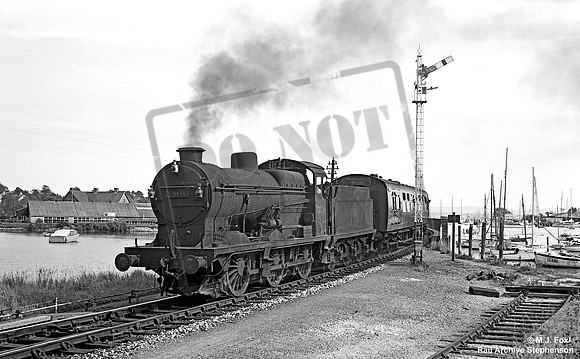 30539 1962-09-01 Lymington Pier