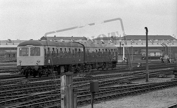 DMU E56474 E50373 1976-04-22 Doncaster