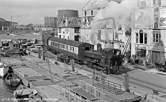 1367 1957-09 Weymouth Quay