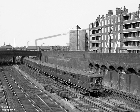 EMU 2937 1964-05-15 Clapham Junction
