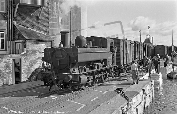 1368 1957-07 Weymouth Quay