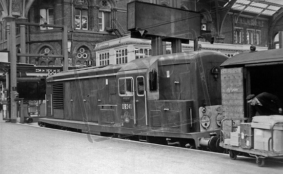 D8241 1965-04-28 Liverpool Street