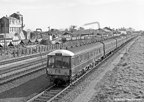 DMU W51128 1963-10-19 West Drayton & Yiewsley