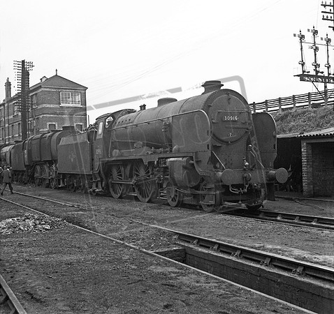 30916 1961c Reading Southern shed