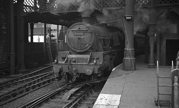 45681 1956-05-30 Manchester London Road