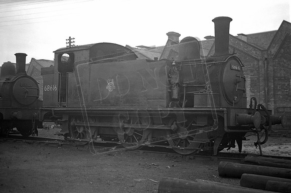 68616 1950s Staveley shed