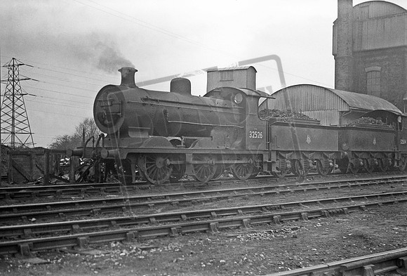 32526 1950s Three Bridges shed