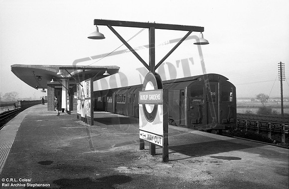 LT 1938 Stock 1948-11 Ruislip Gardens