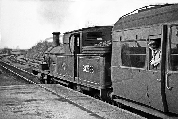 30583 1961-04-15 Axminster