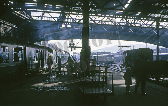 D9007 1968-09-28 Edinburgh Waverley-