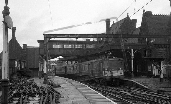 EMU M28221M 1965-08-23 Lancaster Green Ayre