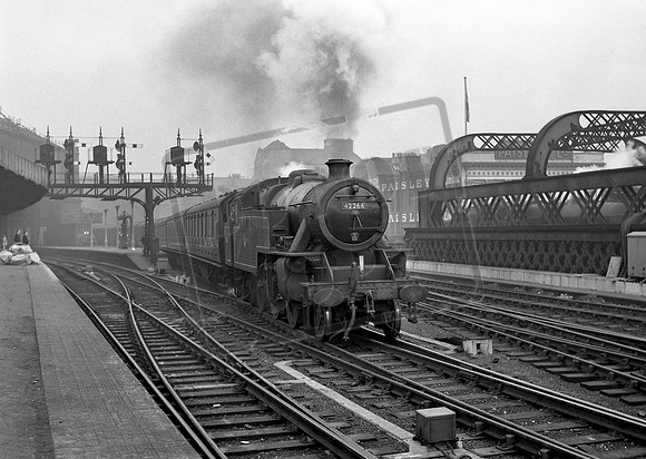 42266 1950s Glasgow Central