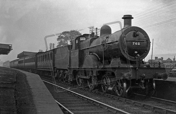 762 1930s Mill Hill station