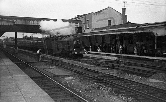 4099 1961-07-03 Swindon station