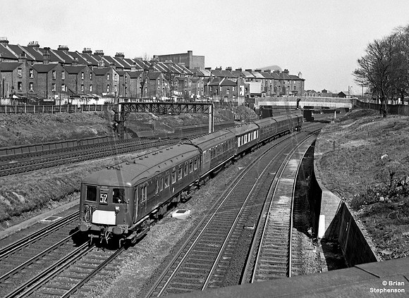 EMU 3013 1965-03-28 Clapham Junction