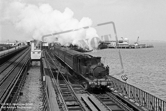 W35 1963-05-26 Ryde Pier Head