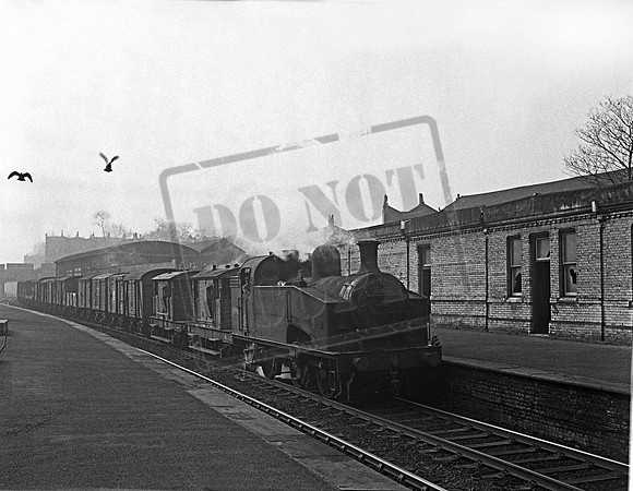 68966 1960-03-05 Highbury