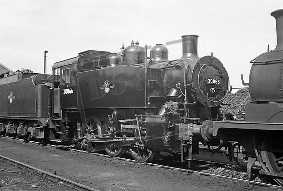 30066 1960 Eastleigh shed