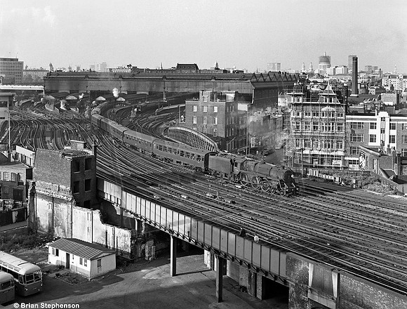 73118 1966-08-26 Waterloo