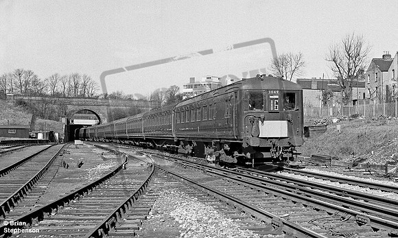 EMU 3049 1967-03-11 Penge East