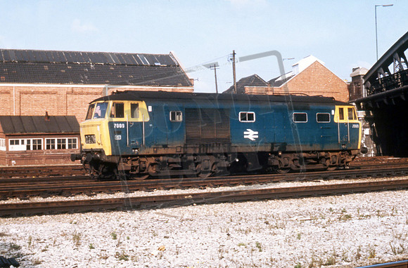 D7009 1972c Bristol Temple Meads