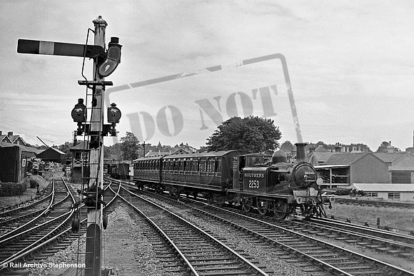 2253 1930s East Grinstead