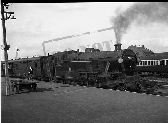42097 1954-08-28 Eastleigh-ROneg-1310-082